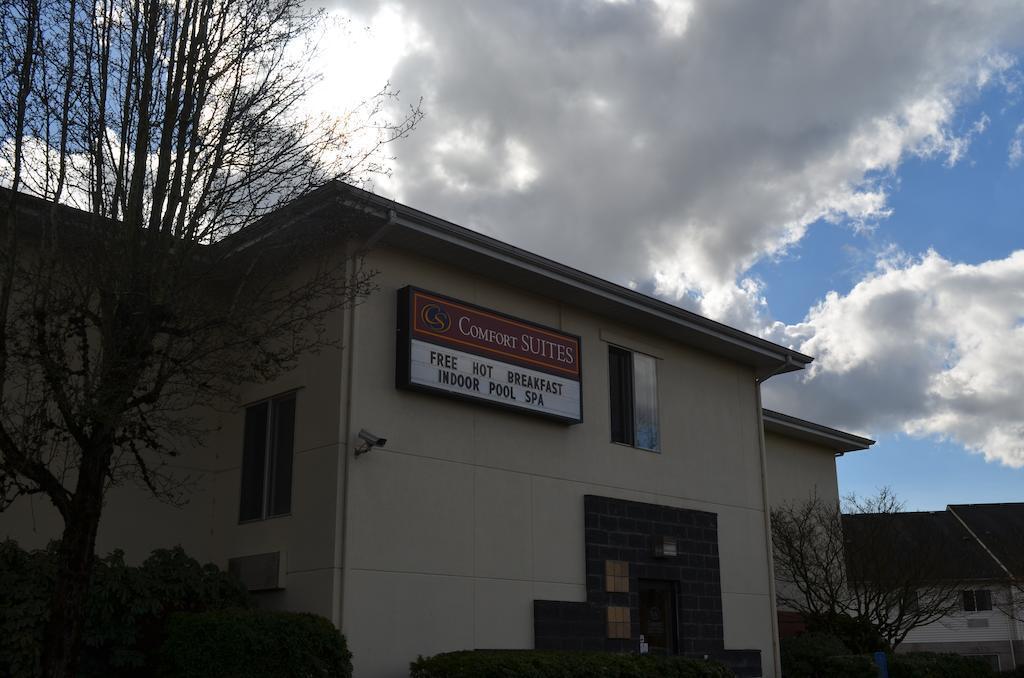 Comfort Suites Near Vancouver Mall Bagian luar foto