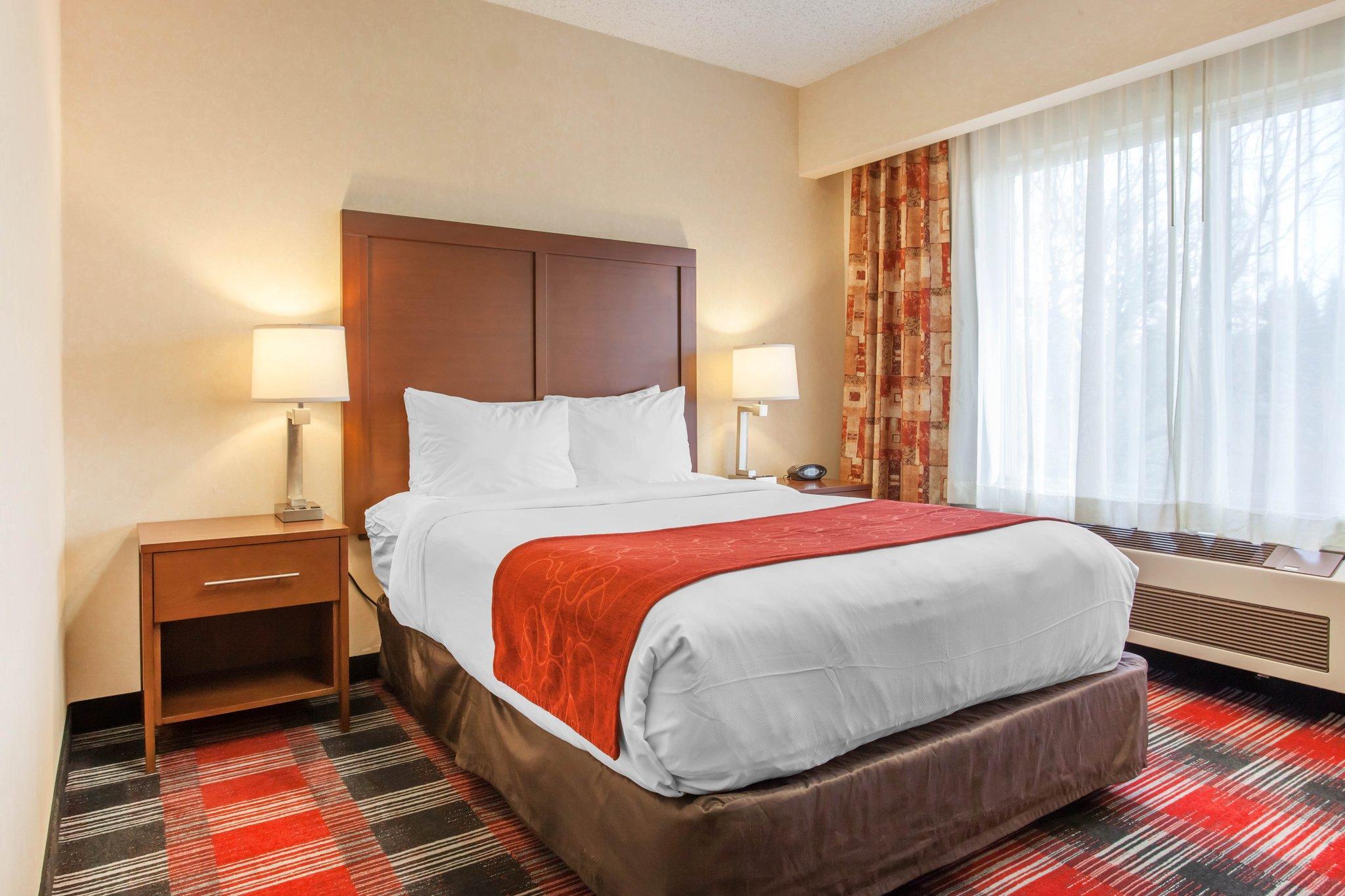 Comfort Suites Near Vancouver Mall Bagian luar foto