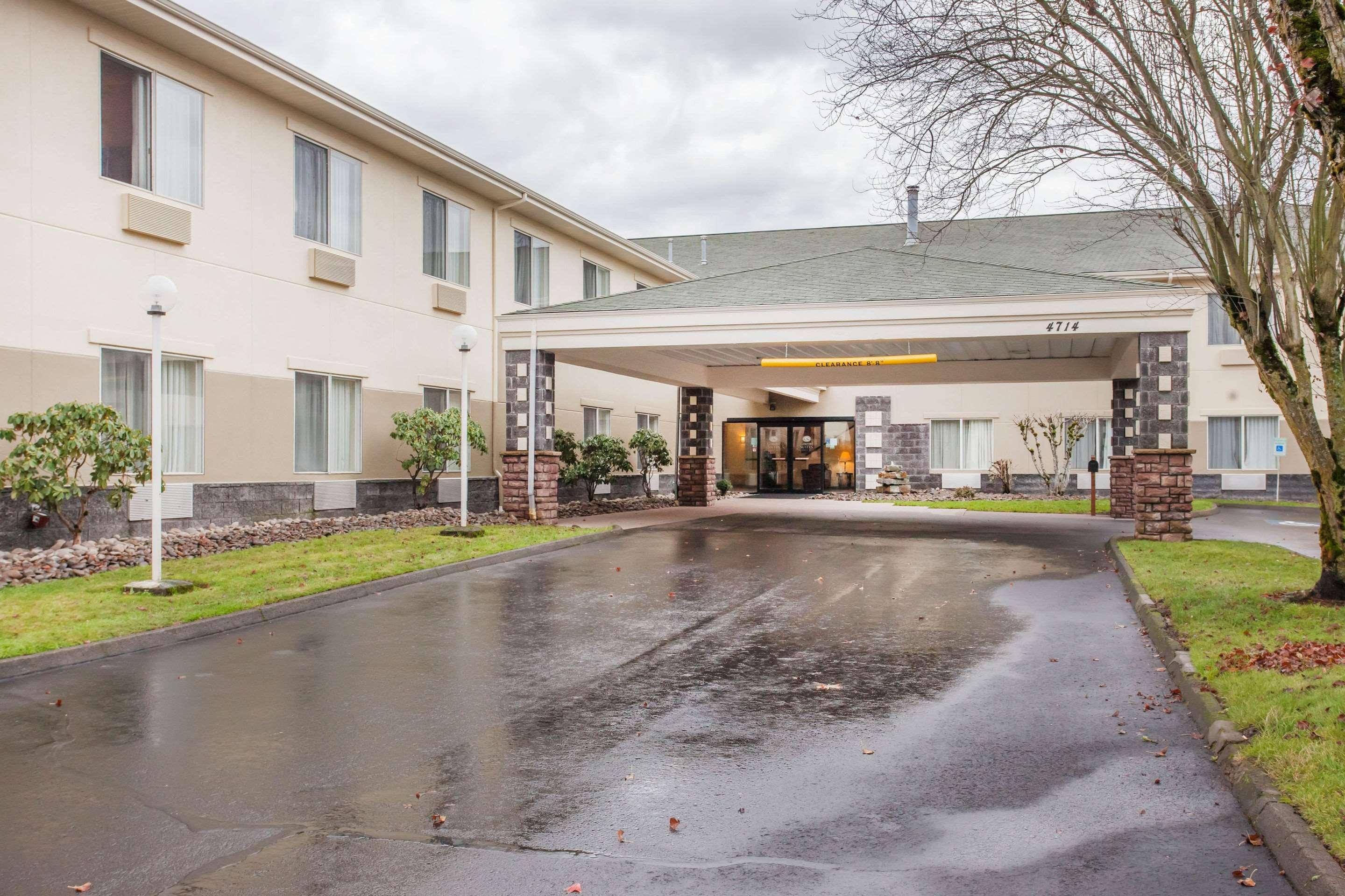 Comfort Suites Near Vancouver Mall Bagian luar foto