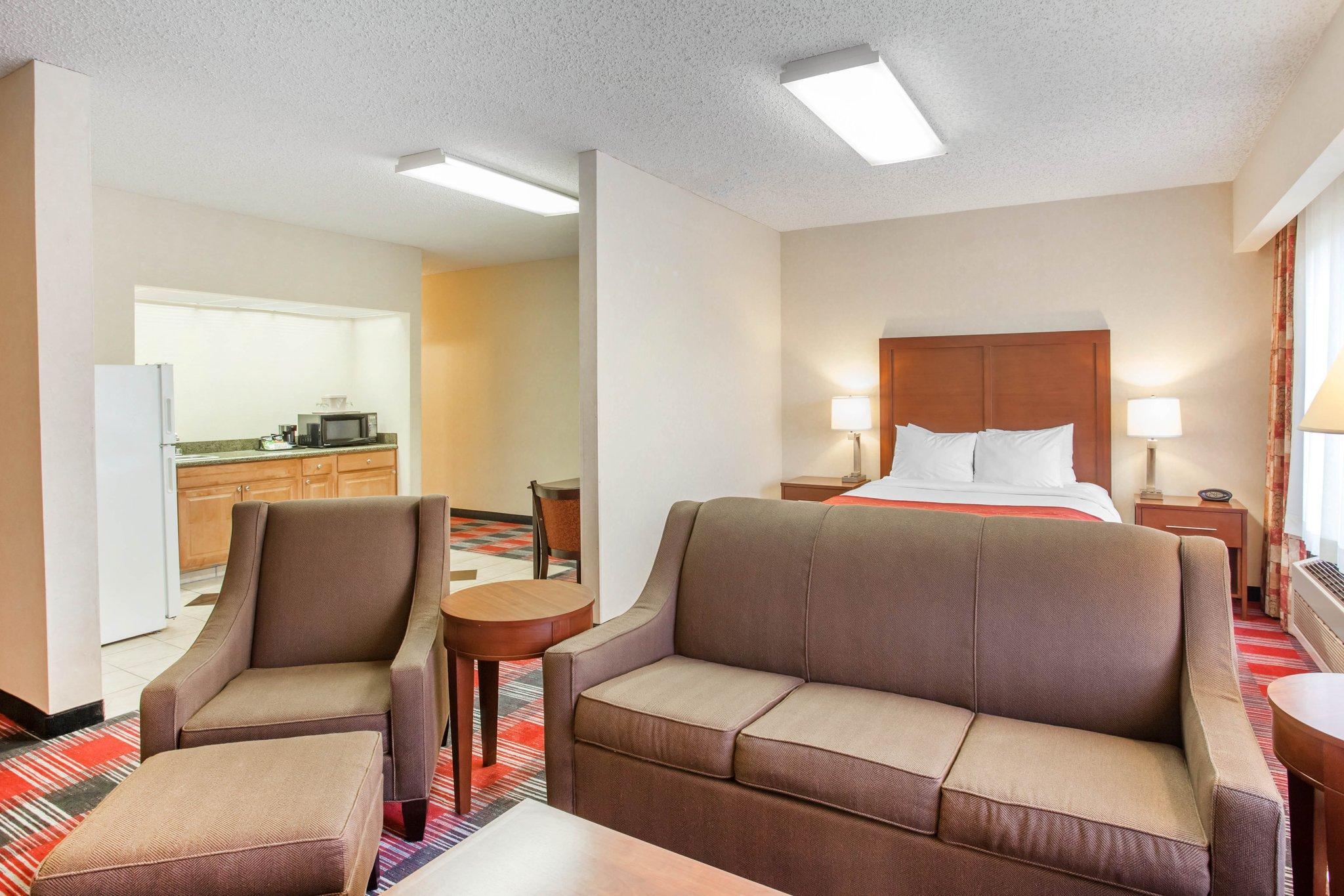 Comfort Suites Near Vancouver Mall Bagian luar foto