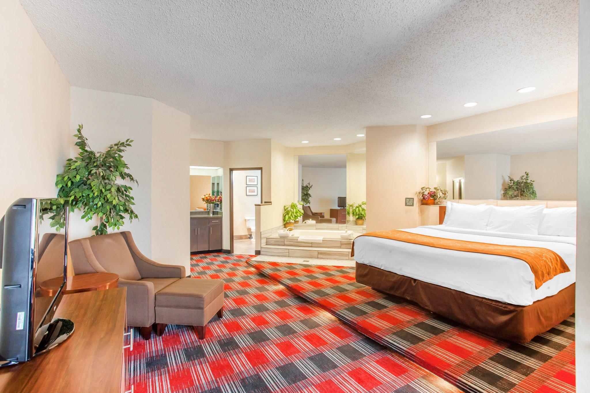 Comfort Suites Near Vancouver Mall Bagian luar foto