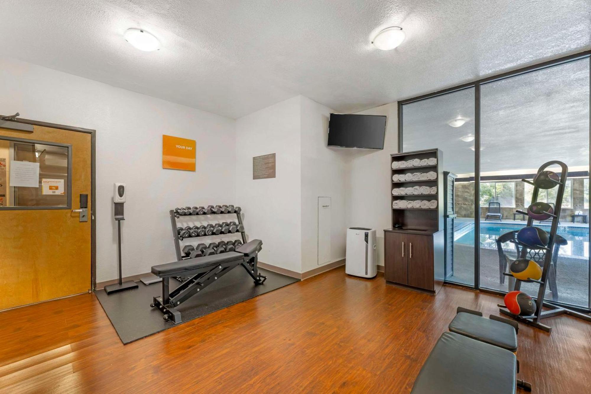 Comfort Suites Near Vancouver Mall Bagian luar foto