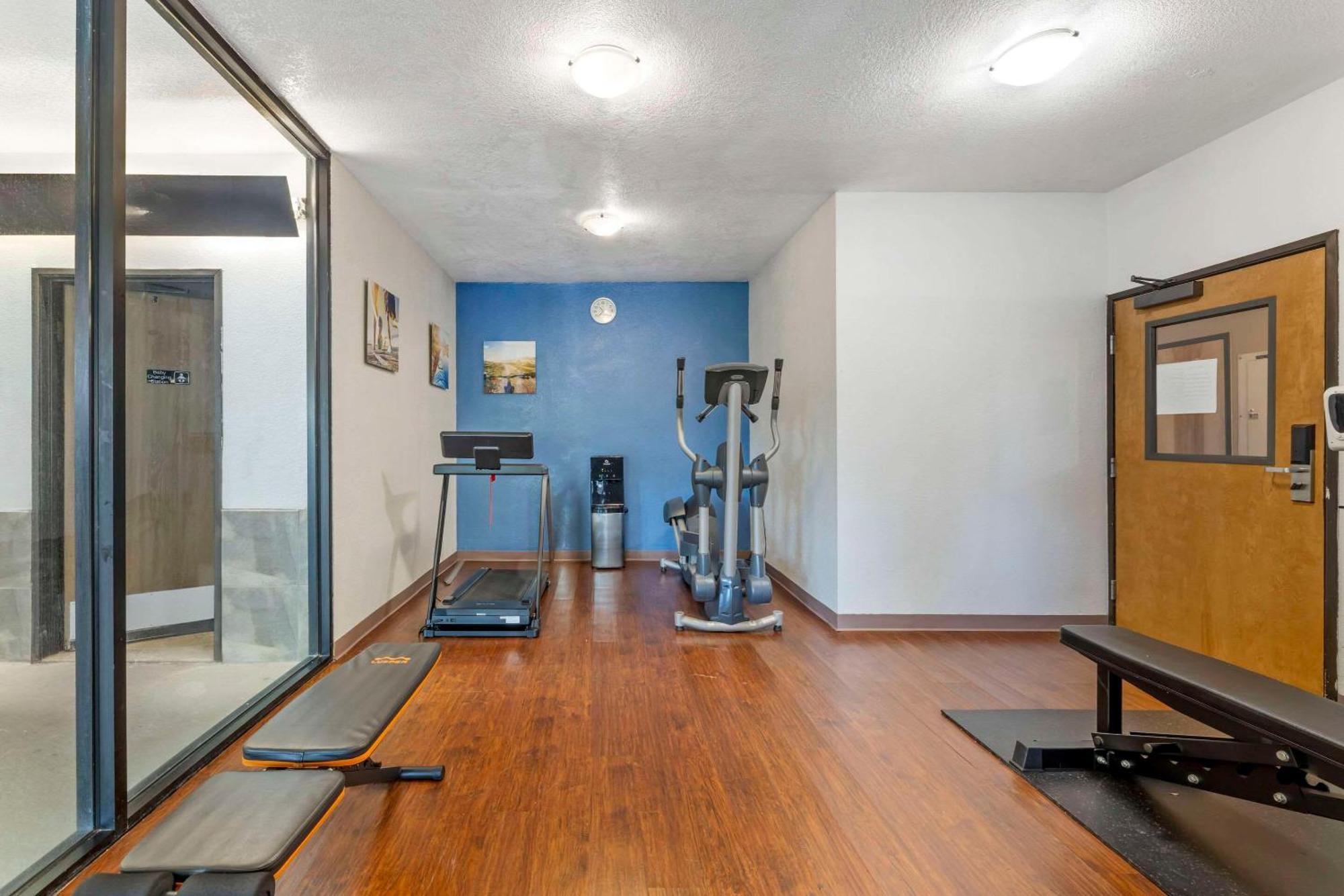 Comfort Suites Near Vancouver Mall Bagian luar foto