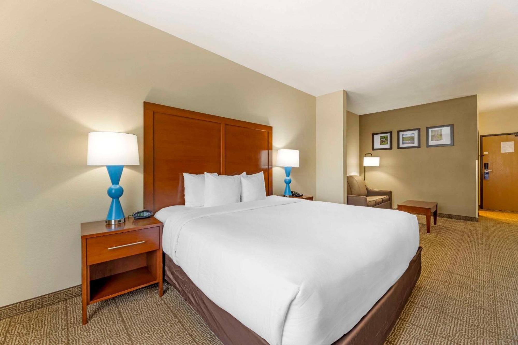 Comfort Suites Near Vancouver Mall Bagian luar foto