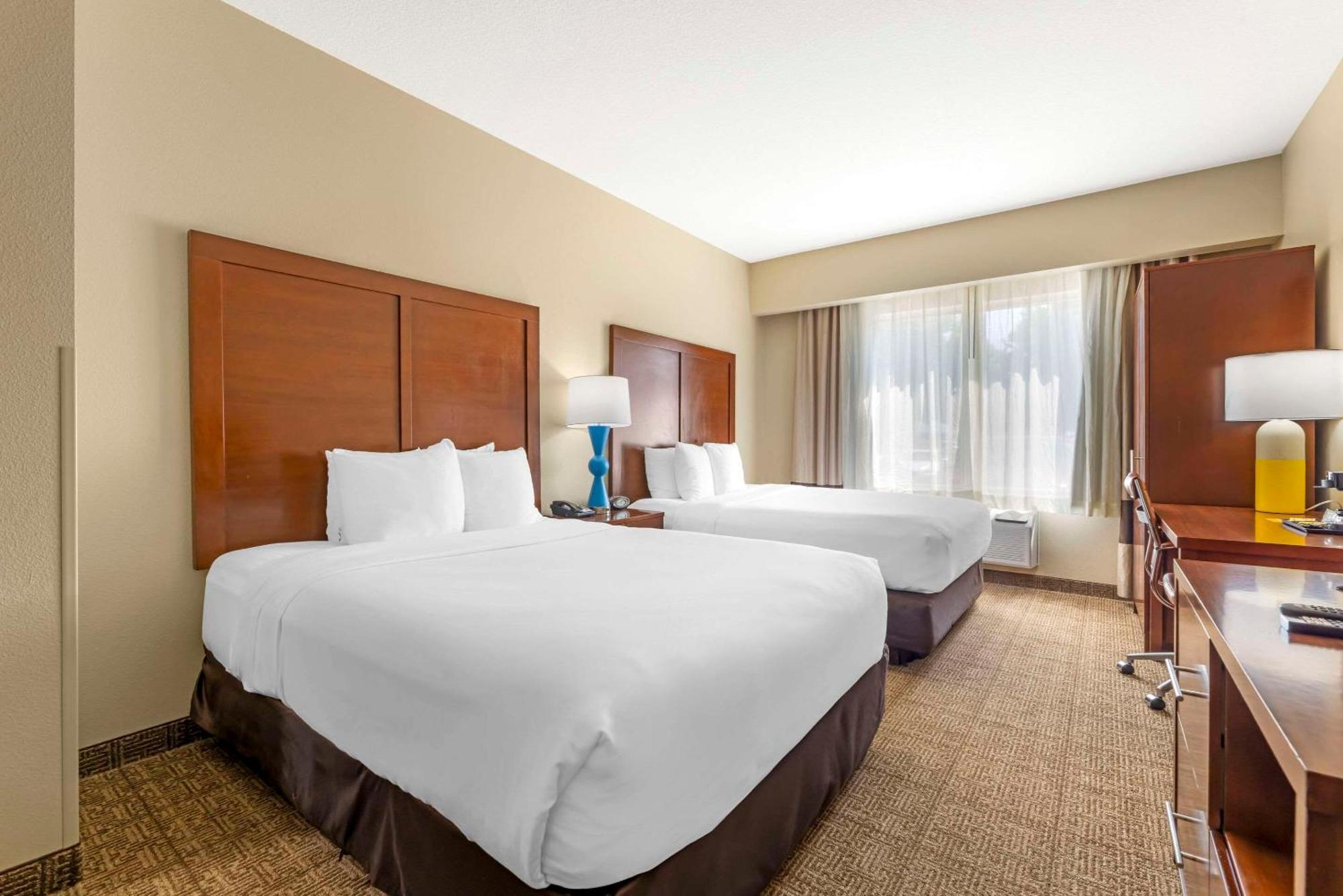Comfort Suites Near Vancouver Mall Bagian luar foto