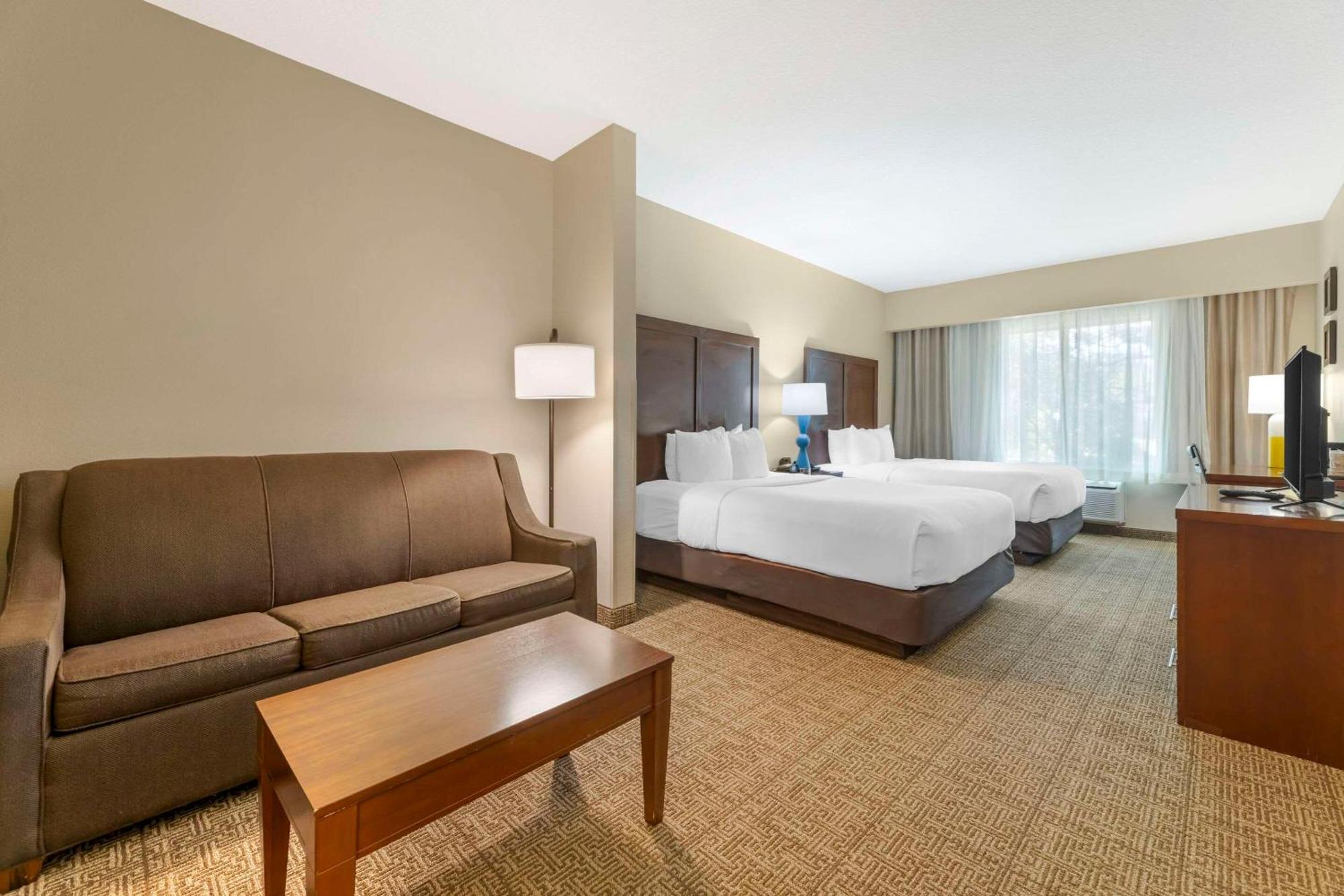 Comfort Suites Near Vancouver Mall Bagian luar foto