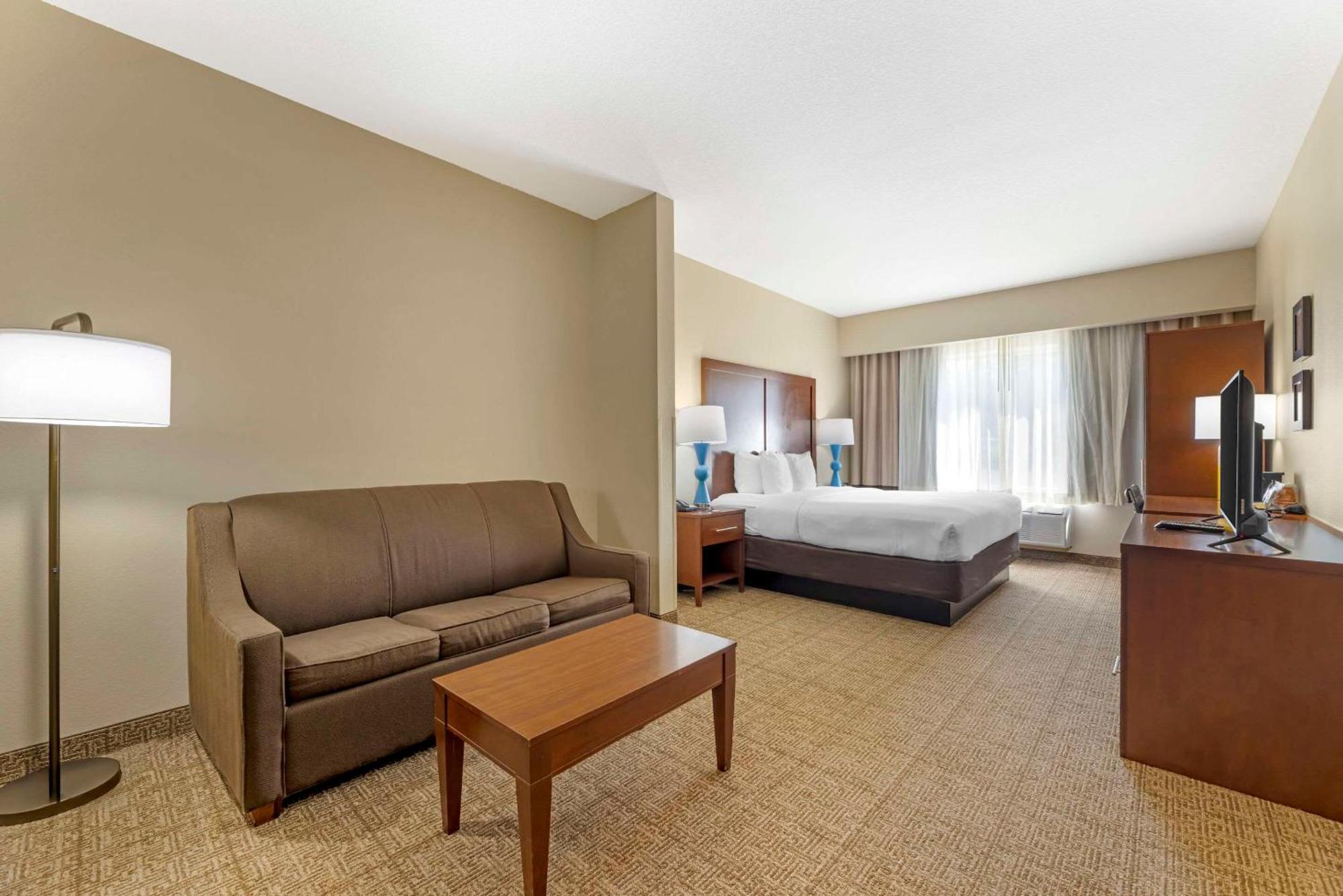 Comfort Suites Near Vancouver Mall Bagian luar foto