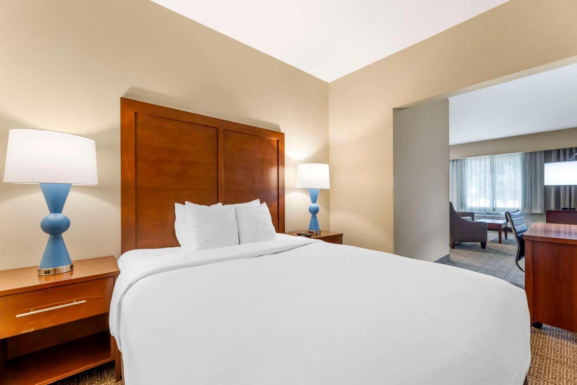 Comfort Suites Near Vancouver Mall Bagian luar foto