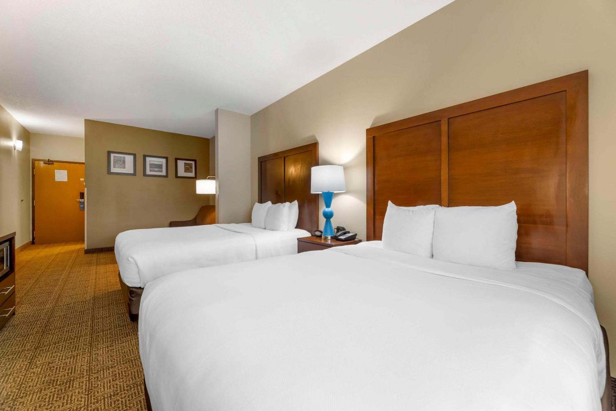 Comfort Suites Near Vancouver Mall Bagian luar foto