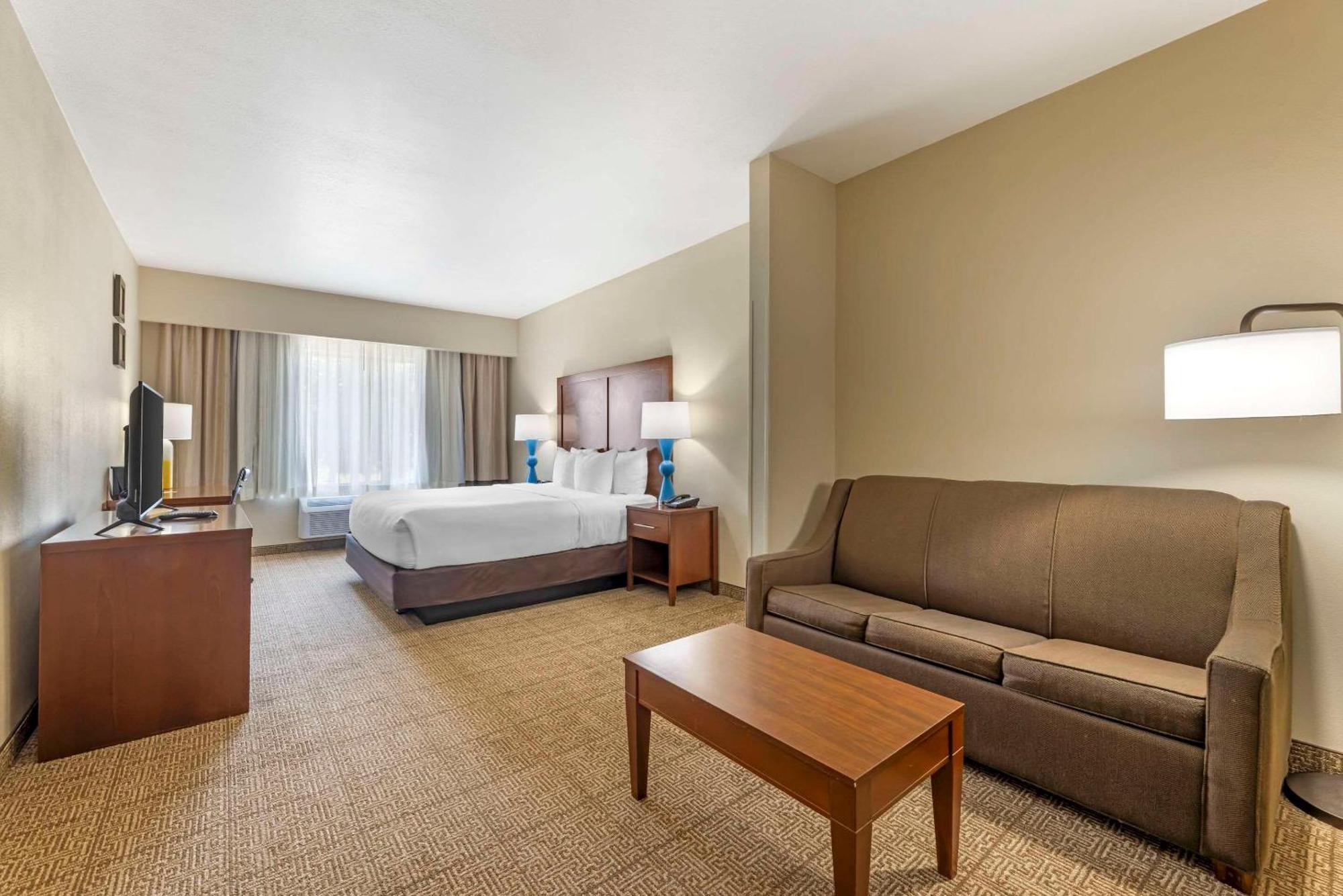Comfort Suites Near Vancouver Mall Bagian luar foto