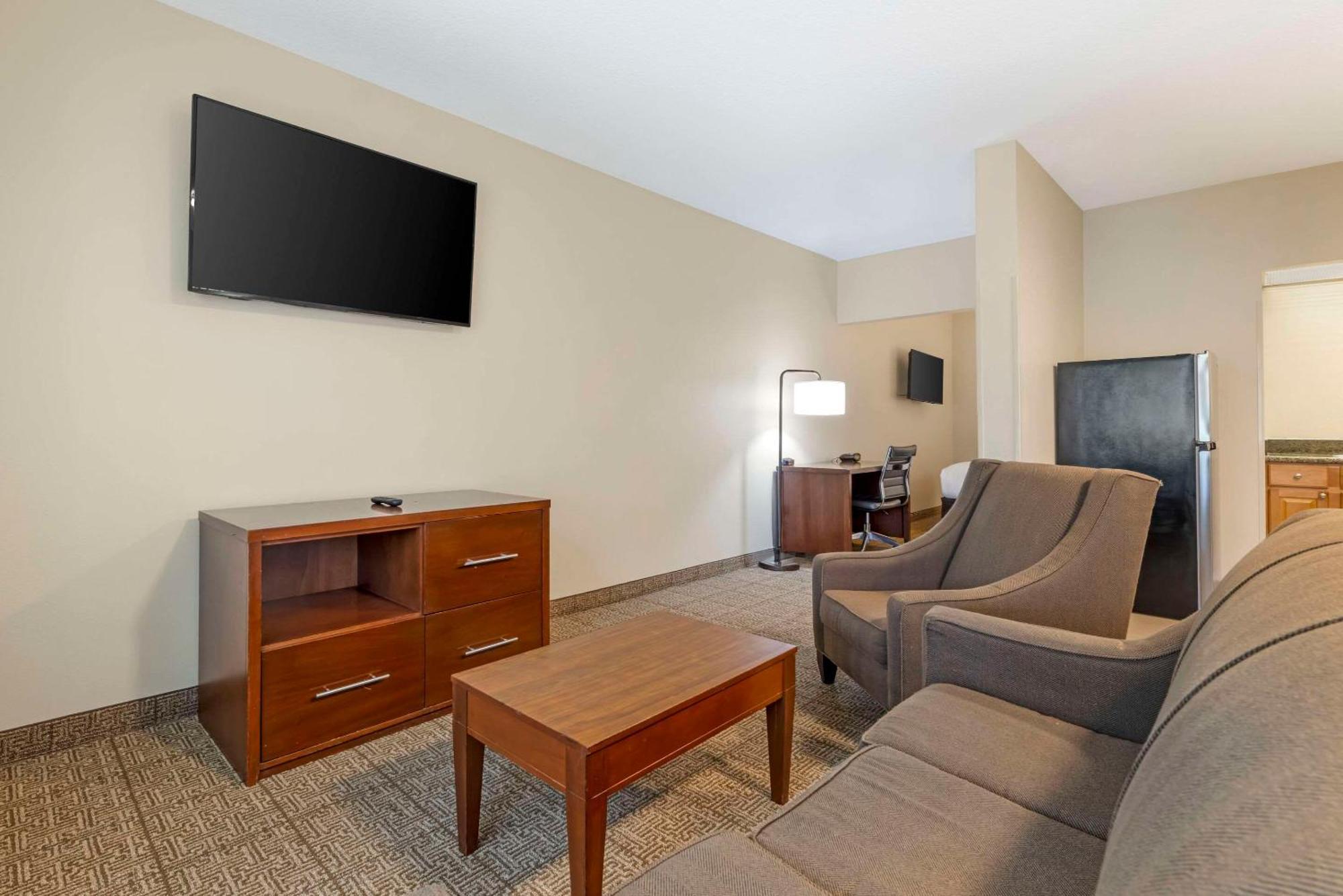 Comfort Suites Near Vancouver Mall Bagian luar foto
