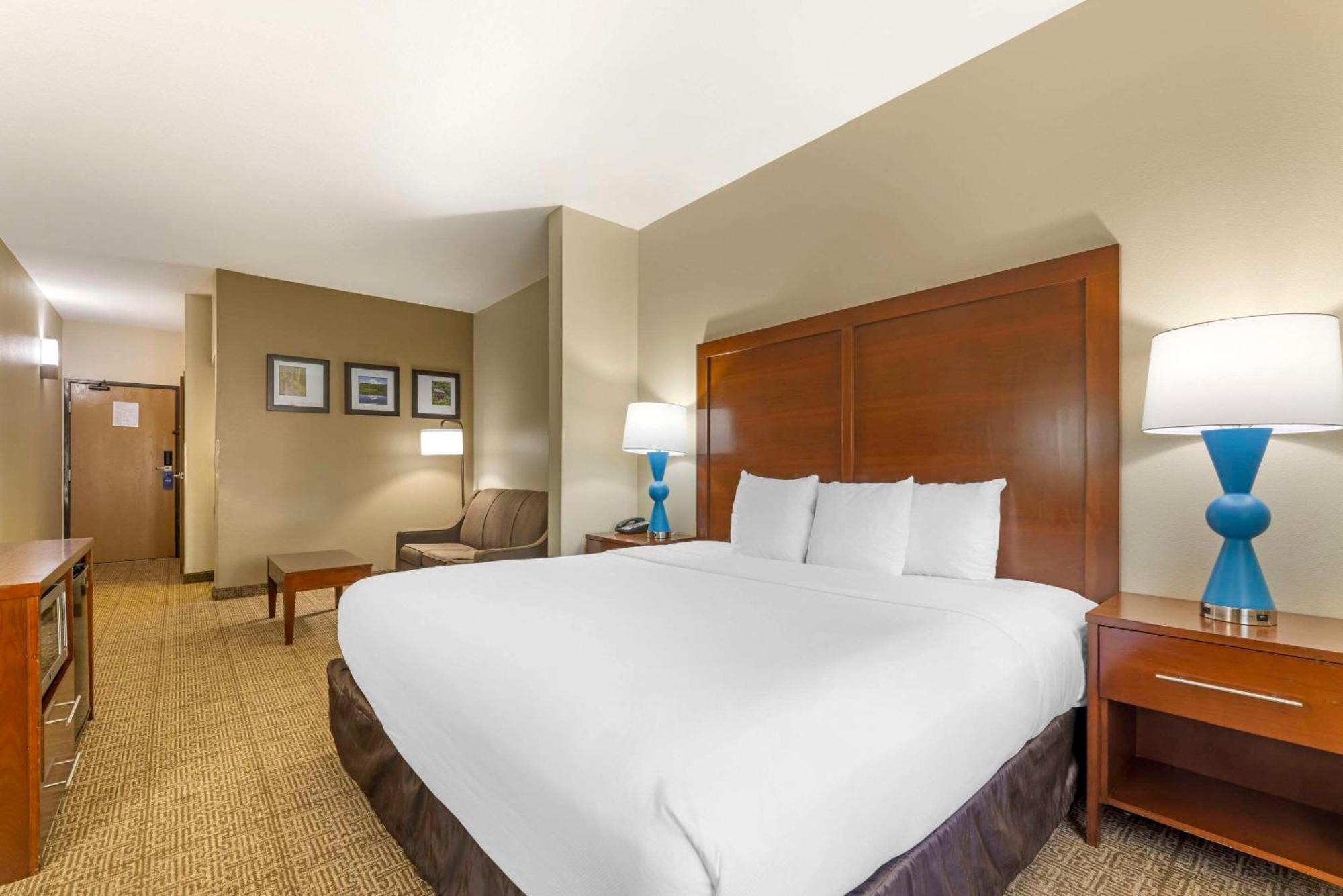 Comfort Suites Near Vancouver Mall Bagian luar foto