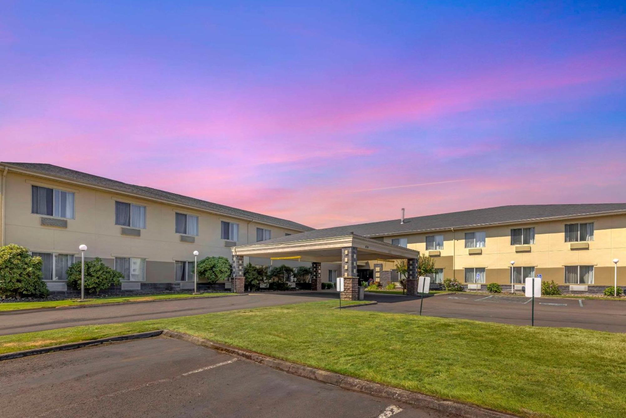Comfort Suites Near Vancouver Mall Bagian luar foto