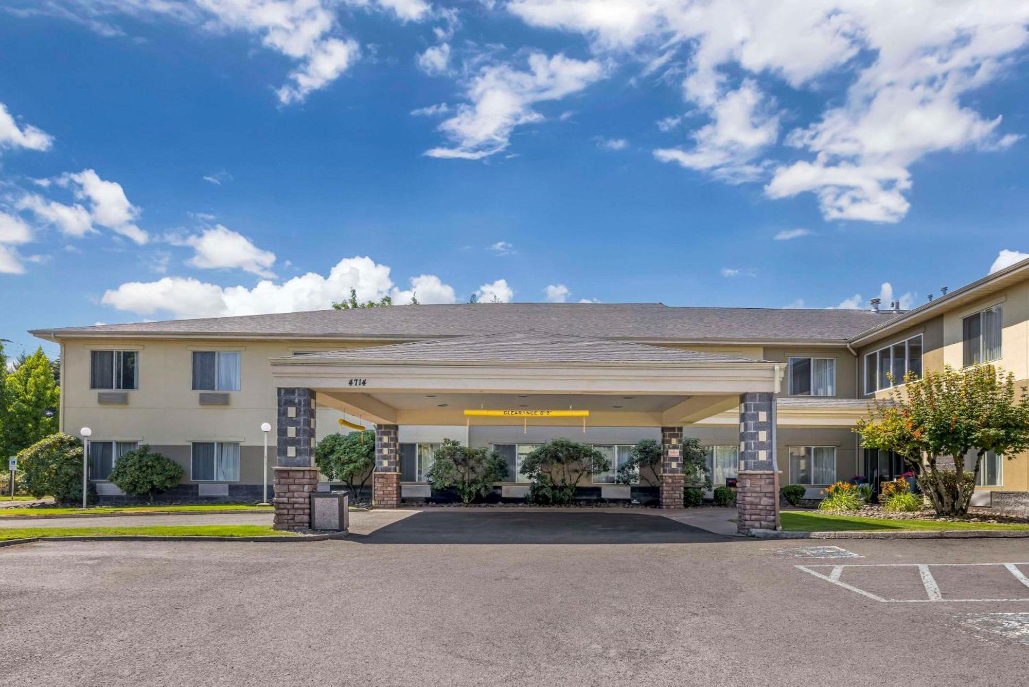 Comfort Suites Near Vancouver Mall Bagian luar foto