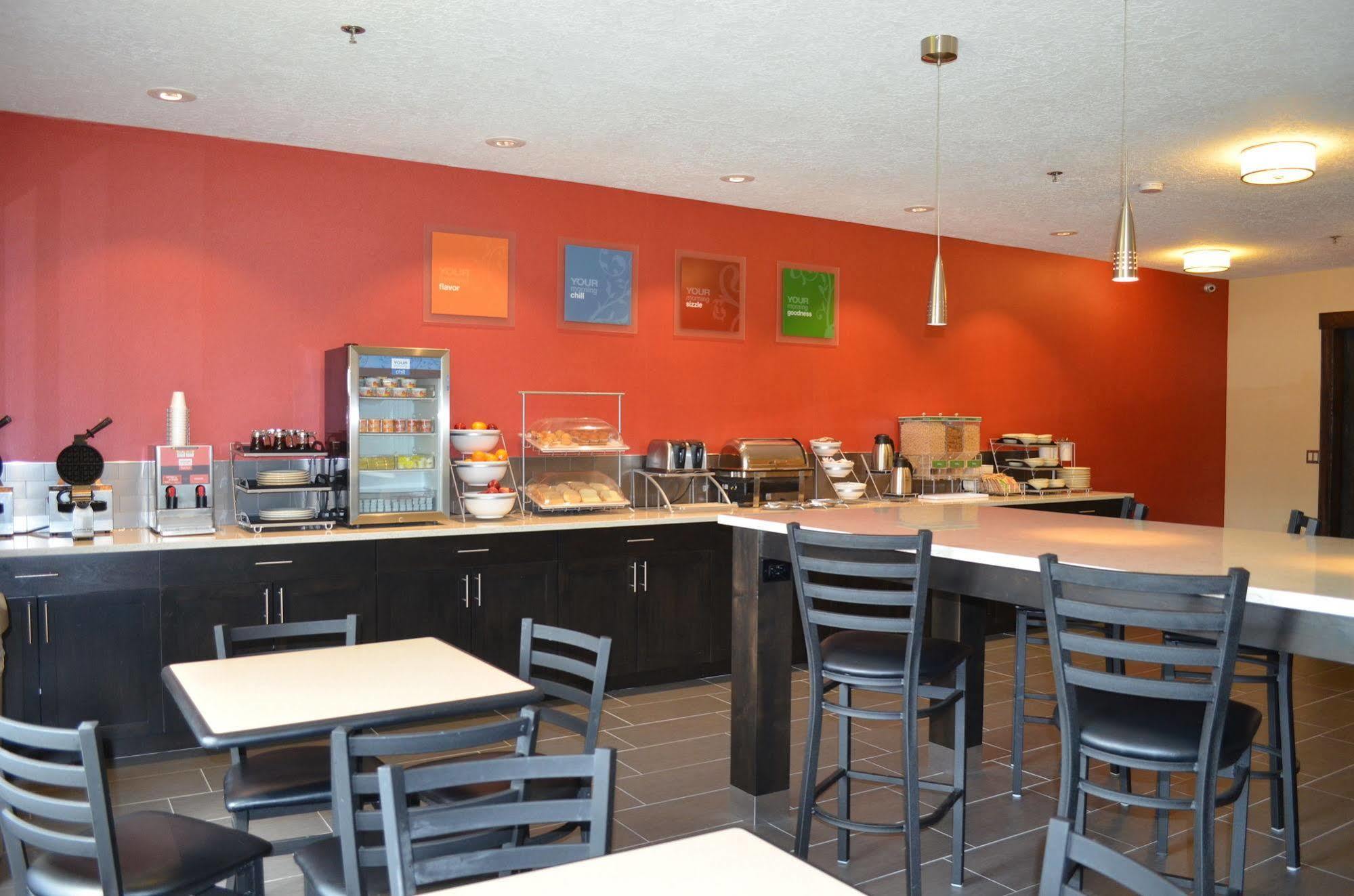Comfort Suites Near Vancouver Mall Bagian luar foto