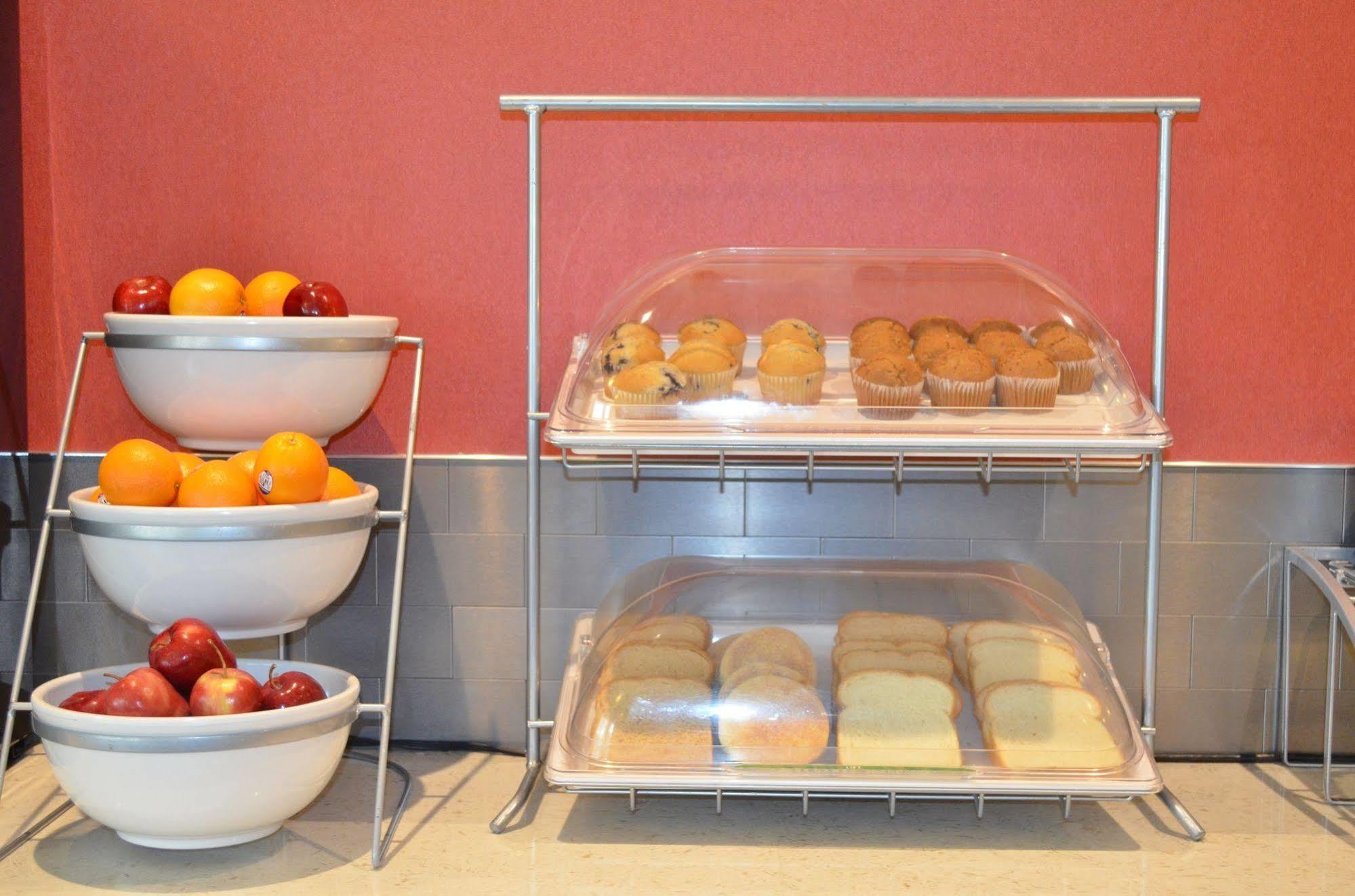 Comfort Suites Near Vancouver Mall Bagian luar foto