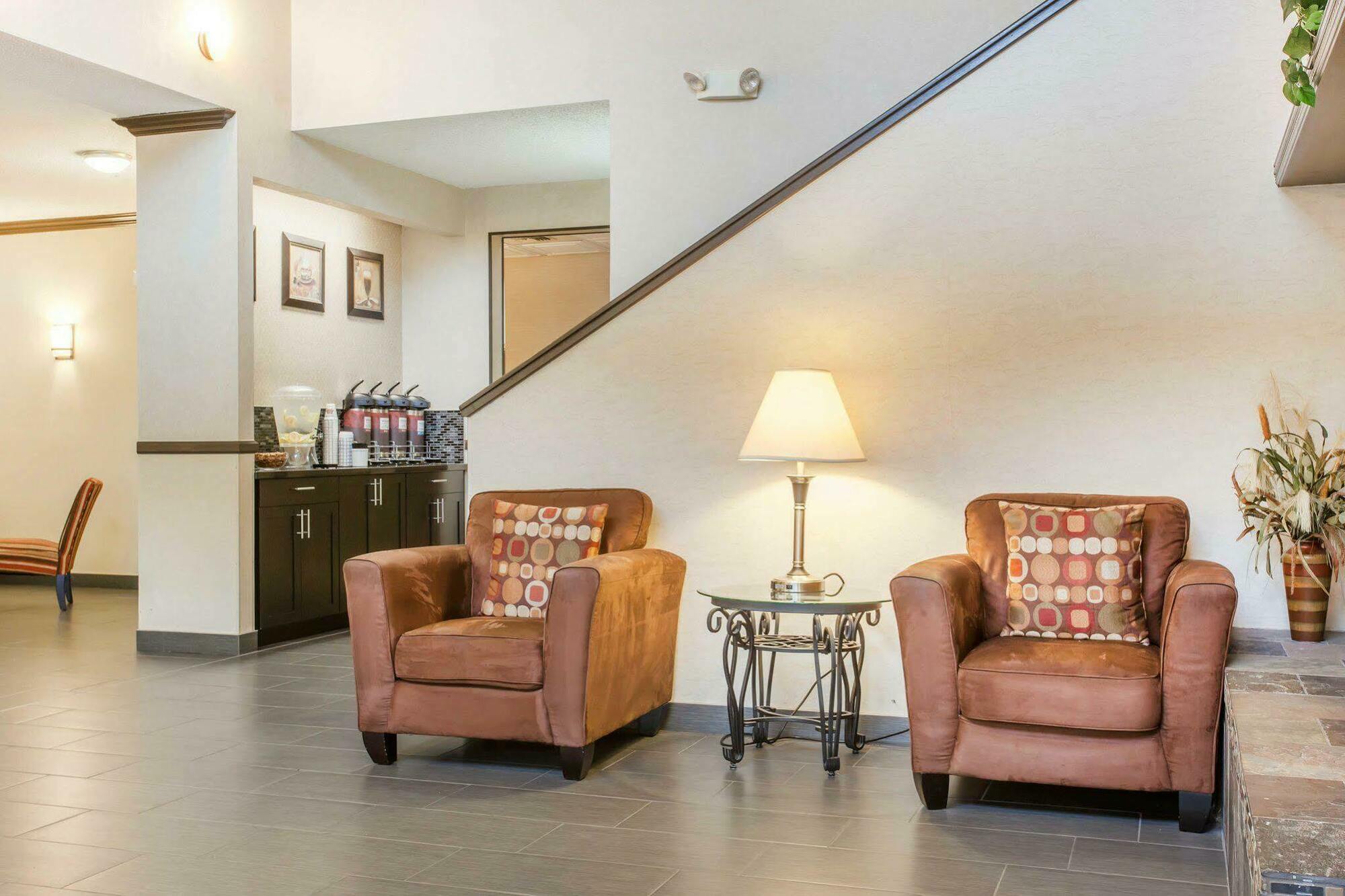 Comfort Suites Near Vancouver Mall Bagian luar foto